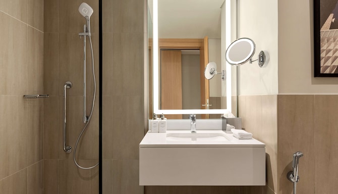 Radisson Hotel & Residence Riyadh Olaya - حمام غرفة الضيوف