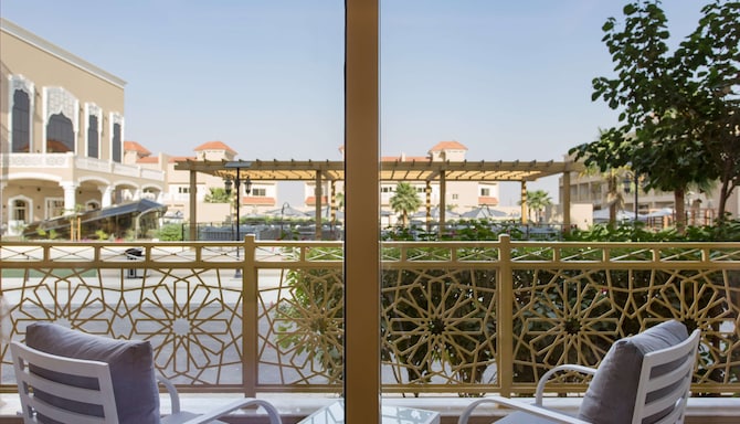 Radisson Hotel Riyadh Airport - Family Stay
