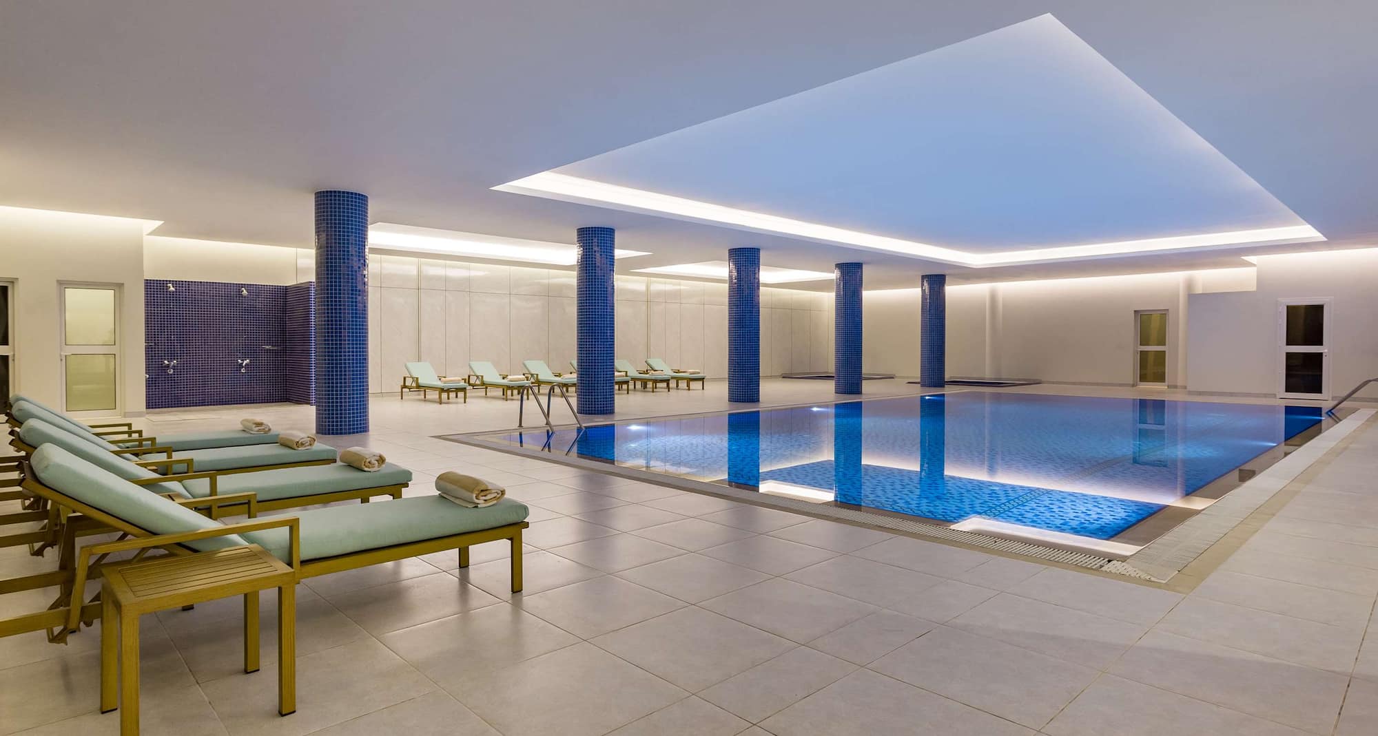 Radisson Hotel Riyadh Airport - Indoor Pool