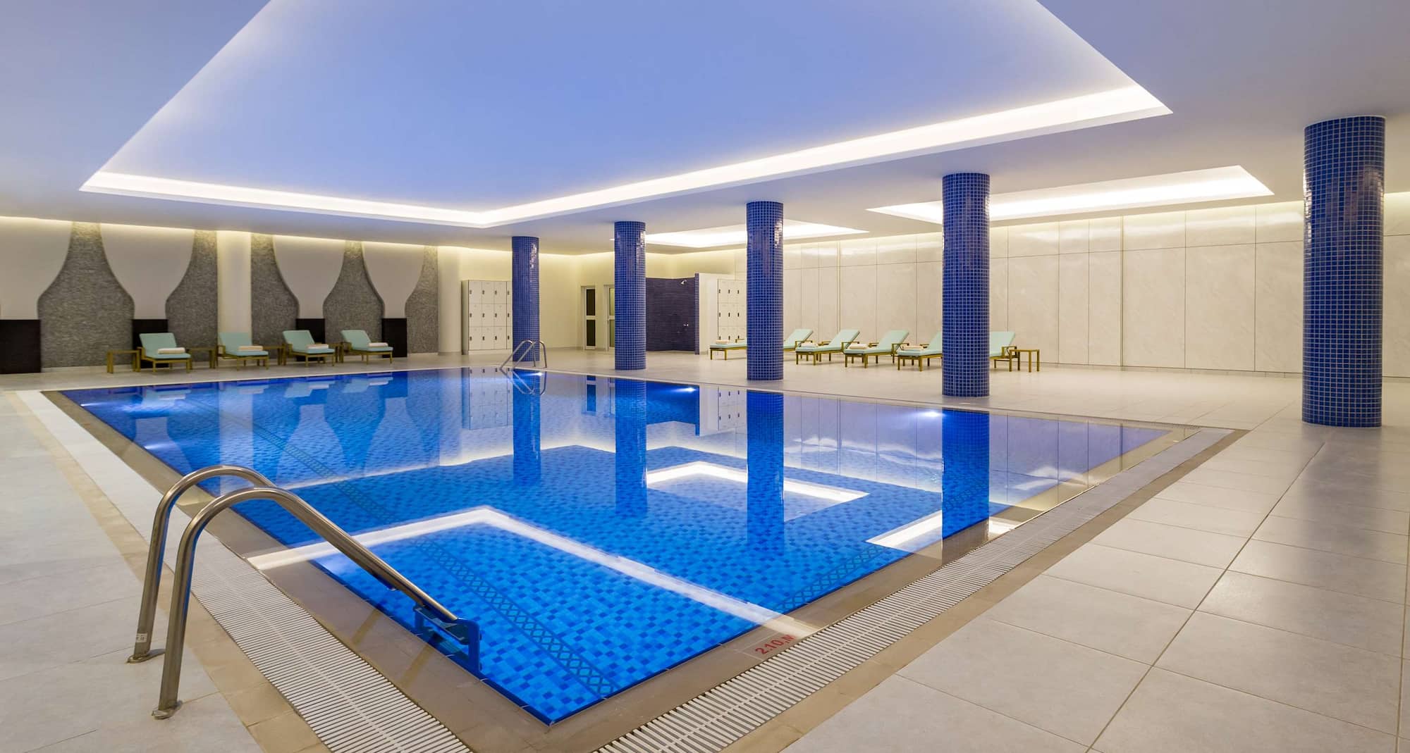 Radisson Hotel Riyadh Airport - Indoor Pool
