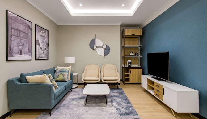 Radisson Hotel Riyadh Airport - Suite living room