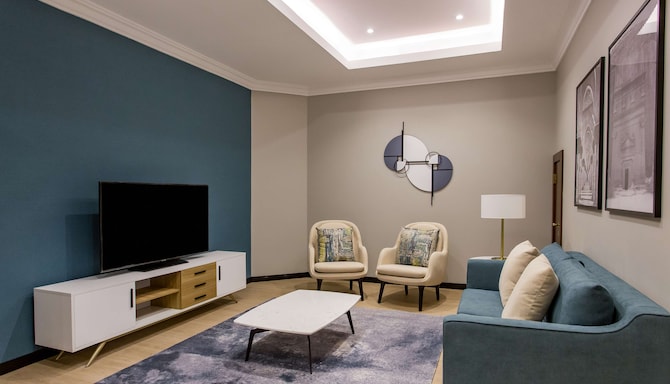 Radisson Hotel Riyadh Airport - Suite living area
