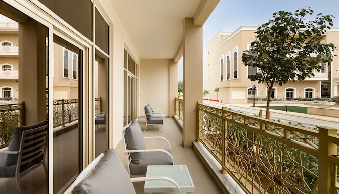 Radisson Hotel Riyadh Airport - Suite balcony