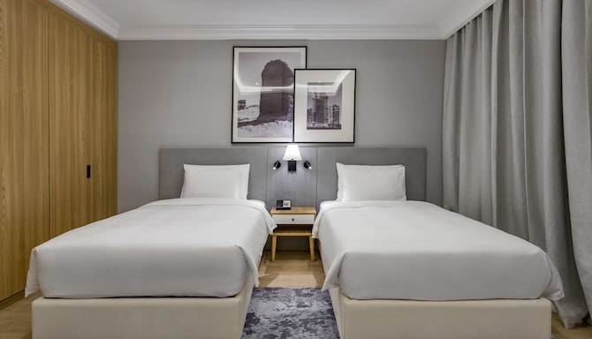 Radisson Hotel Riyadh Airport - Villa bedroom with twin beds