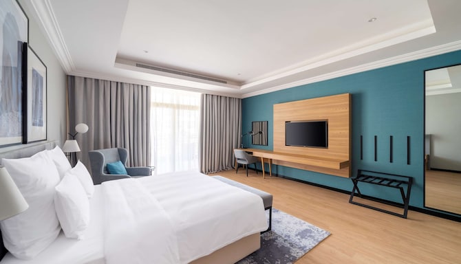 Book a room or villa at our airport hotel in Riyadh | Radisson Hotels