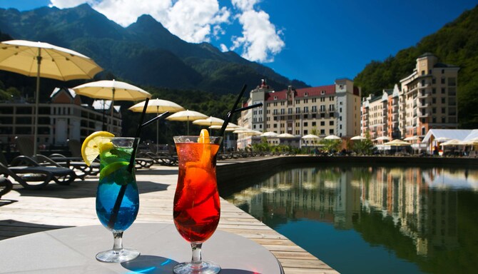 Radisson Hotel, Rosa Khutor - напитки у реки