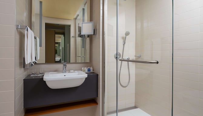 Radisson Hotel Rosa Khutor - Superior Room - River View Bathroom