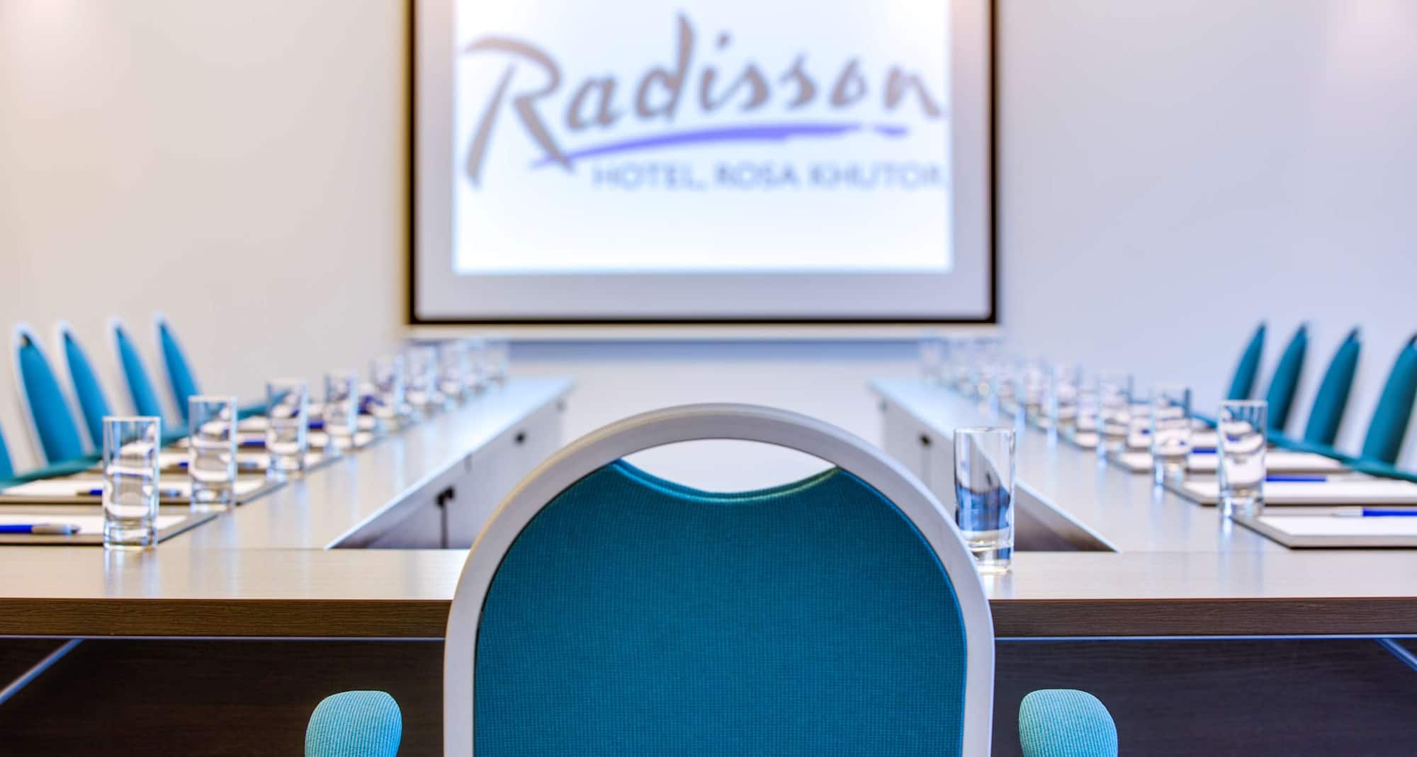 Radisson Hotel, Rosa Khutor - зал для мероприятий с П-образной рассадкой