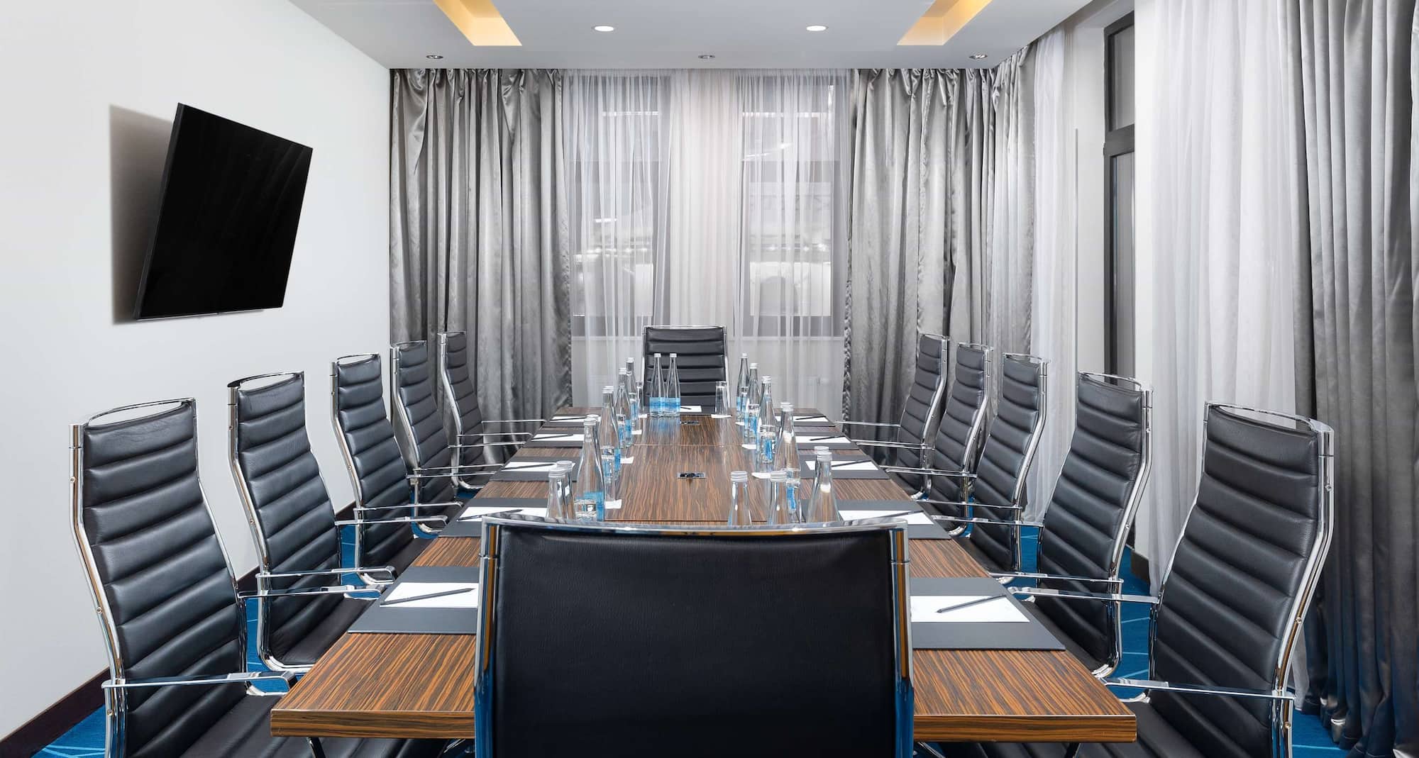 Radisson Hotel Rosa Khutor - Meeting room boardroom set-up