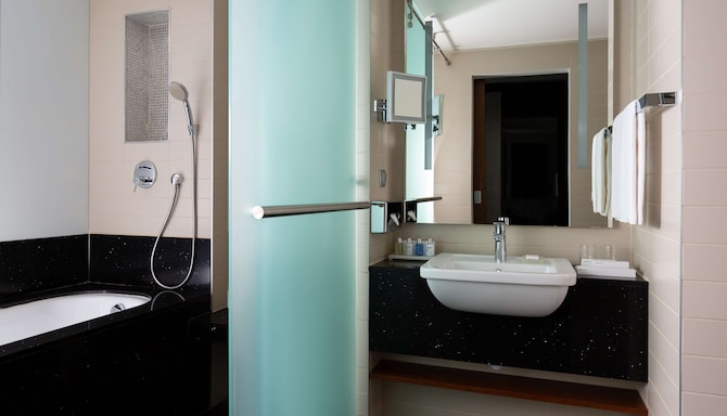 Radisson Hotel Rosa Khutor - Junior Suite - Square View Bathroom