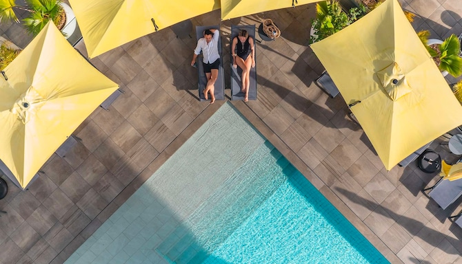 Radisson Hotel Saint Denis - The pool