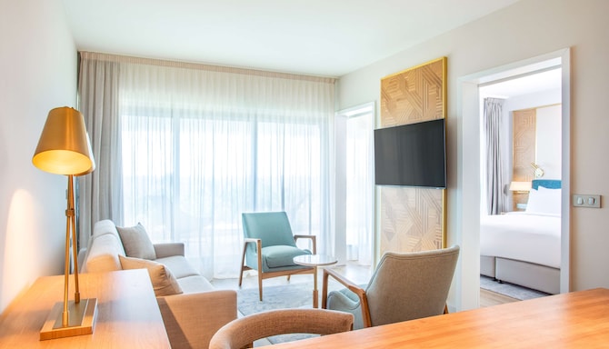 Radisson Hotel Saint Denis - Suite with terrace