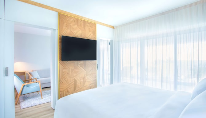 Radisson Hotel Saint Denis - Suite with terrace