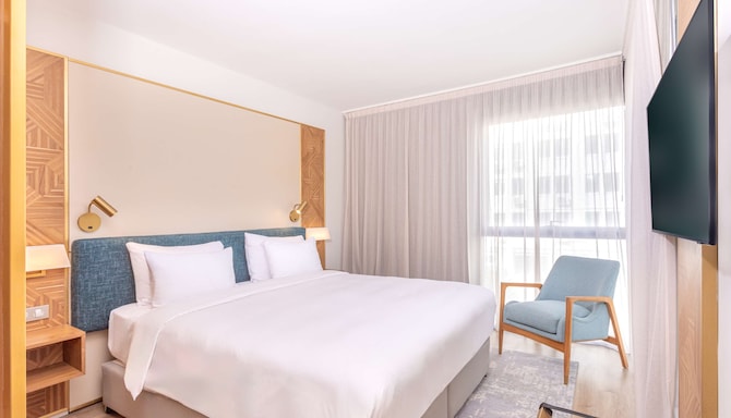 Radisson Hotel Saint Denis - Suite with terrace & panoramic view