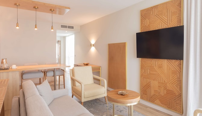 Radisson Hotel Saint Denis - Suite with terrace