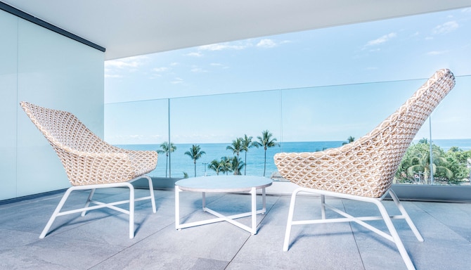 Radisson Hotel Saint Denis - Suite with terrace & panoramic view