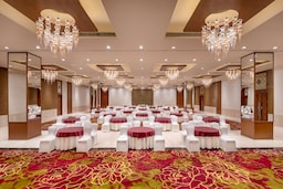 Radisson Hotel Salem - Grand ballroom cabaret set-up