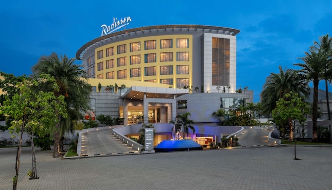 Radisson Hotel Salem - Hotel front