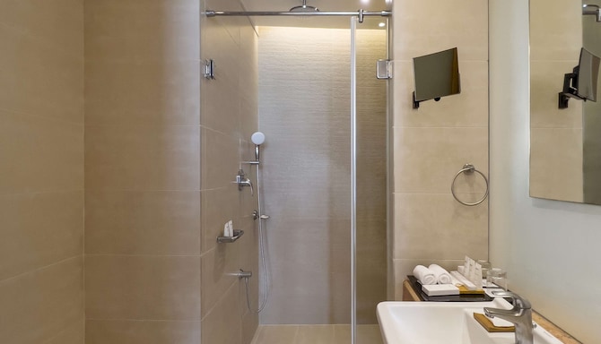 Radisson Hotel Salem - Business Class Room bathroom