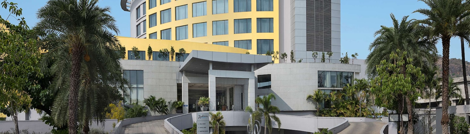 Radisson Hotel Salem - Hotel Front