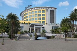 Radisson Hotel Salem - Hotel Front