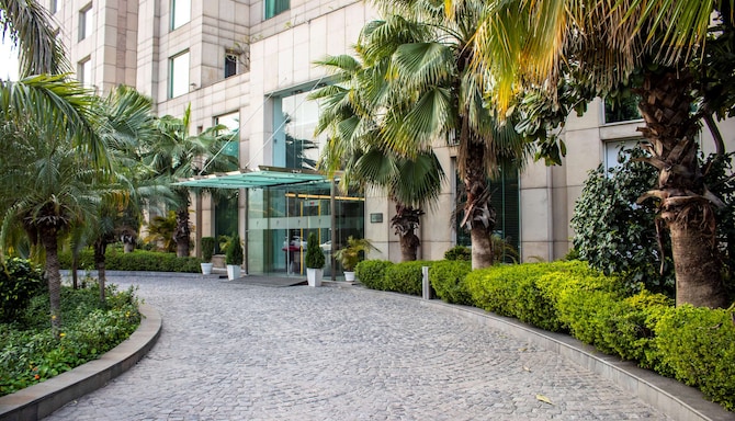 Radisson Hotel Sector 29 Gurugram - Exterior