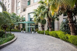 Radisson Hotel Sector 29 Gurugram - Exterior
