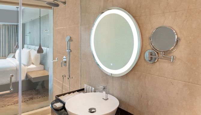 Radisson Hotel Sector 29 Gurugram - 客室風呂