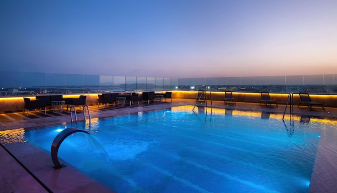 Radisson Hotel Sfax - Piscina all’ultimo piano con vista panoramica