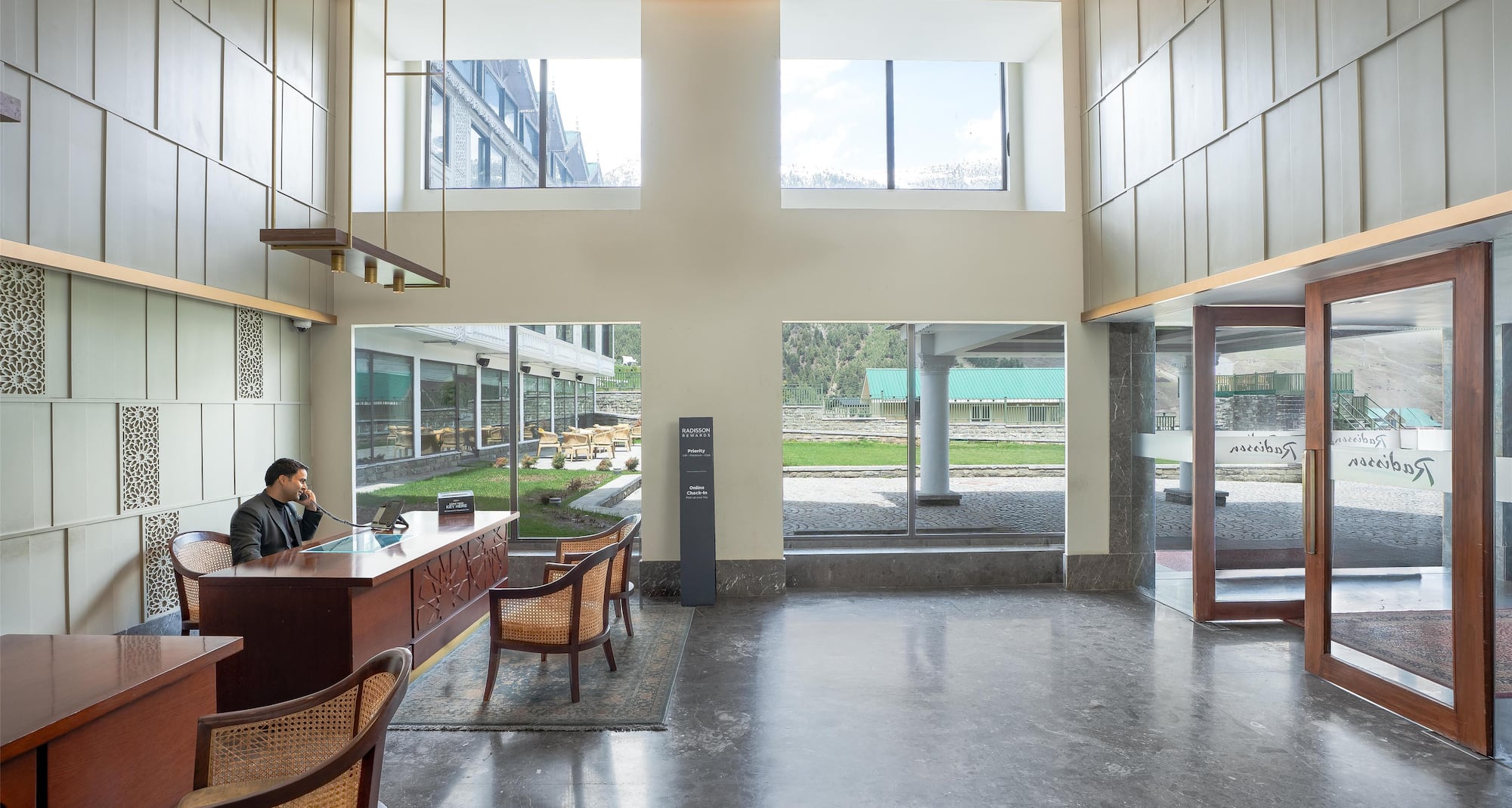 Radisson Hotel Sonamarg - Lobby