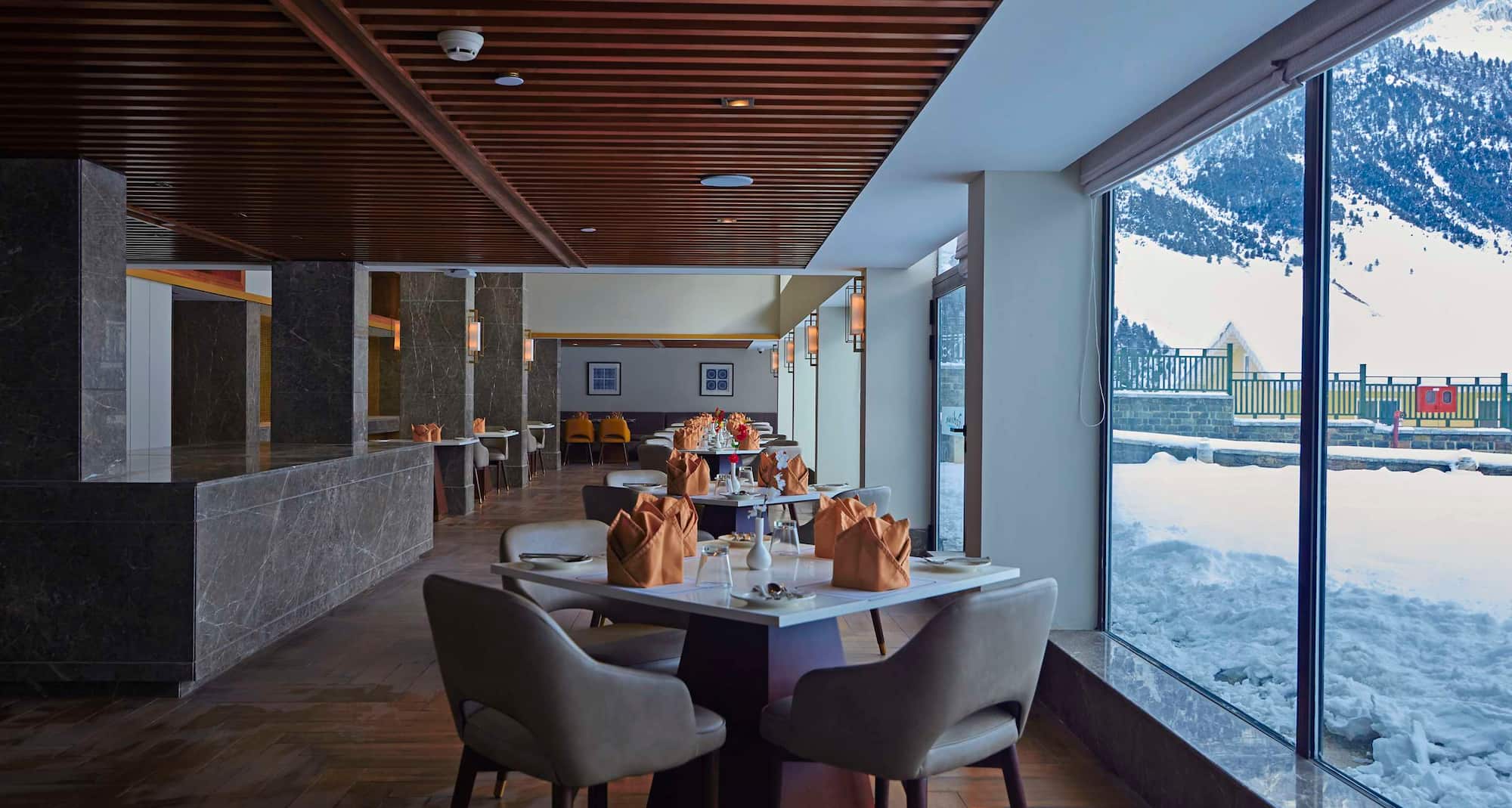 Radisson Hotel Sonamarg - रेस्टोरेंट