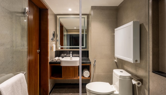 Radisson Hotel Sonamarg - Executive Suite Bathroom