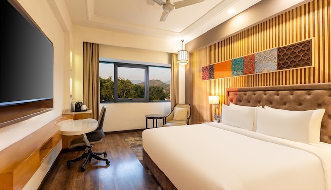 Radisson Hotel Srinagar - Standard Bedroom