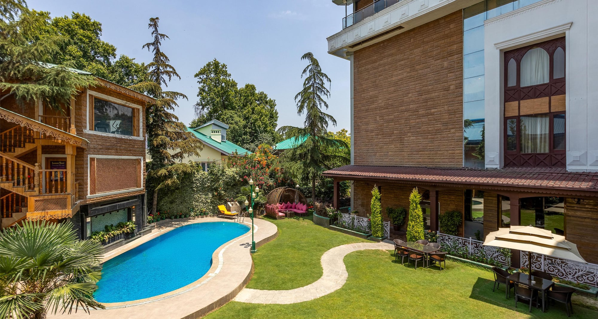 Radisson Hotel Srinagar - Pool