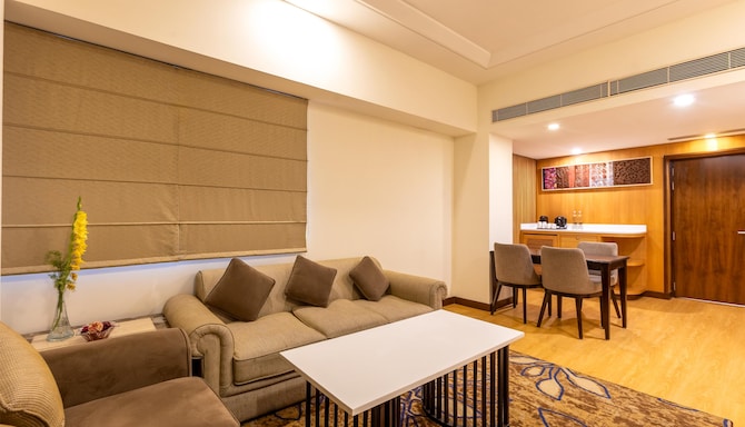 Radisson Hotel Srinagar - Junior Suite Living Area