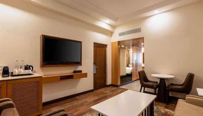 Radisson Hotel Srinagar - Junior Suite Living Area