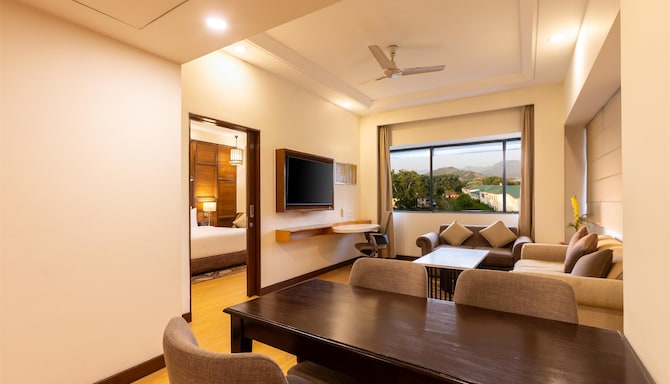 Radisson Hotel Srinagar - Junior Suite Living Area