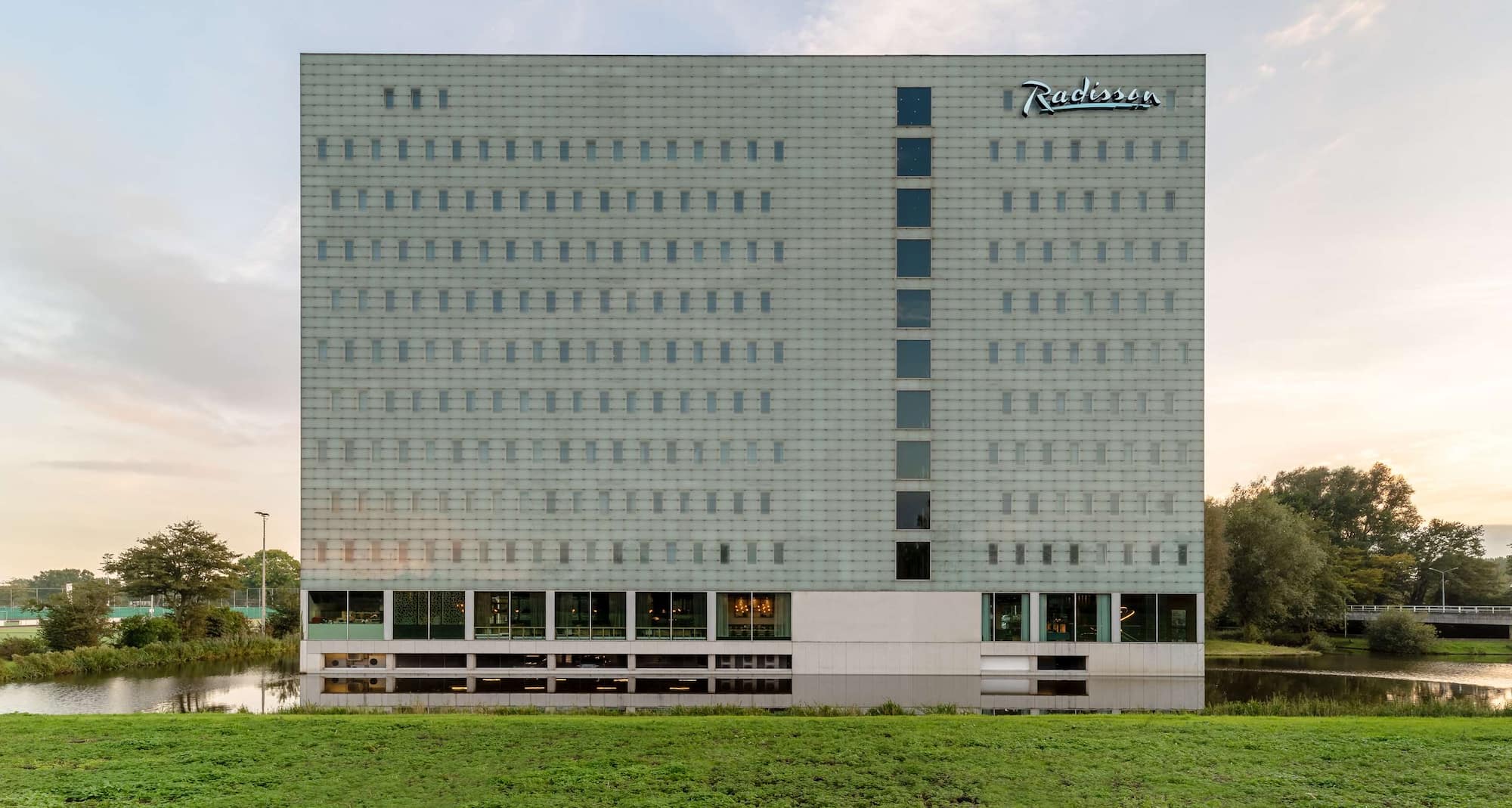 Radisson Hotel and Suites, Amsterdam South - Exterior