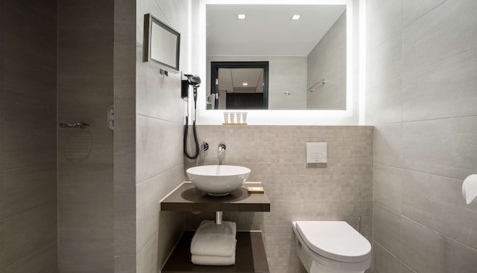 Radisson Hotel & Suites Amsterdam South - Bathroom