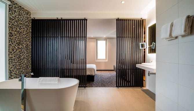 Radisson Hotel & Suites Amsterdam South - Superior Suite - Two Bedroom - bathroom