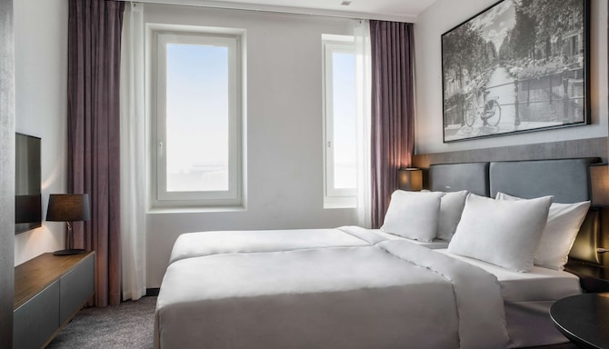 Radisson Hotel & Suites Amsterdam South - Standard Studio Suite - Twin Beds