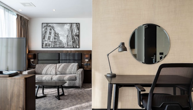 Radisson Hotel & Suites, Amsterdam South - One Bedroom Suite - Desk & Living Room