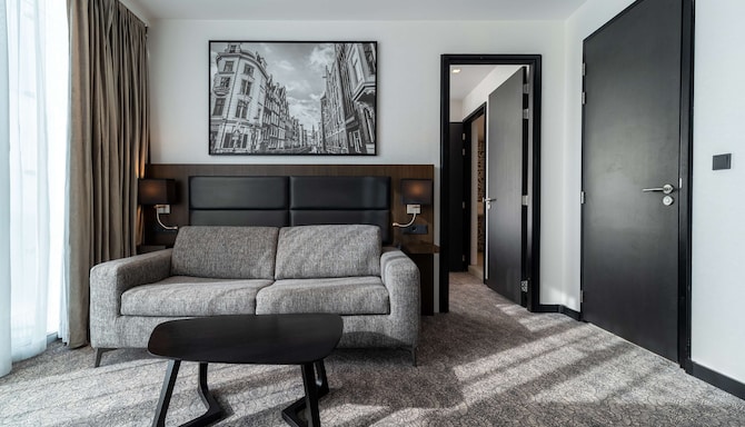 Radisson Hotel & Suites, Amsterdam South - One Bedroom Suite - Living Room