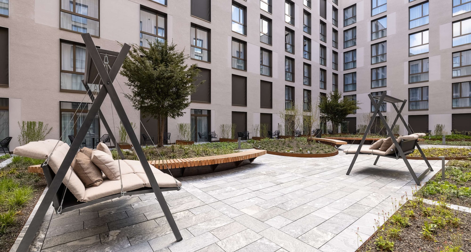 Radisson Hotel & Suites Zurich - Courtyard