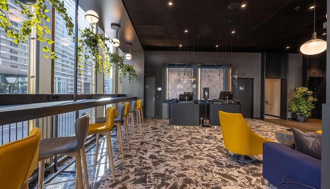 Radisson Hotel & Suites Zurich - Лобби
