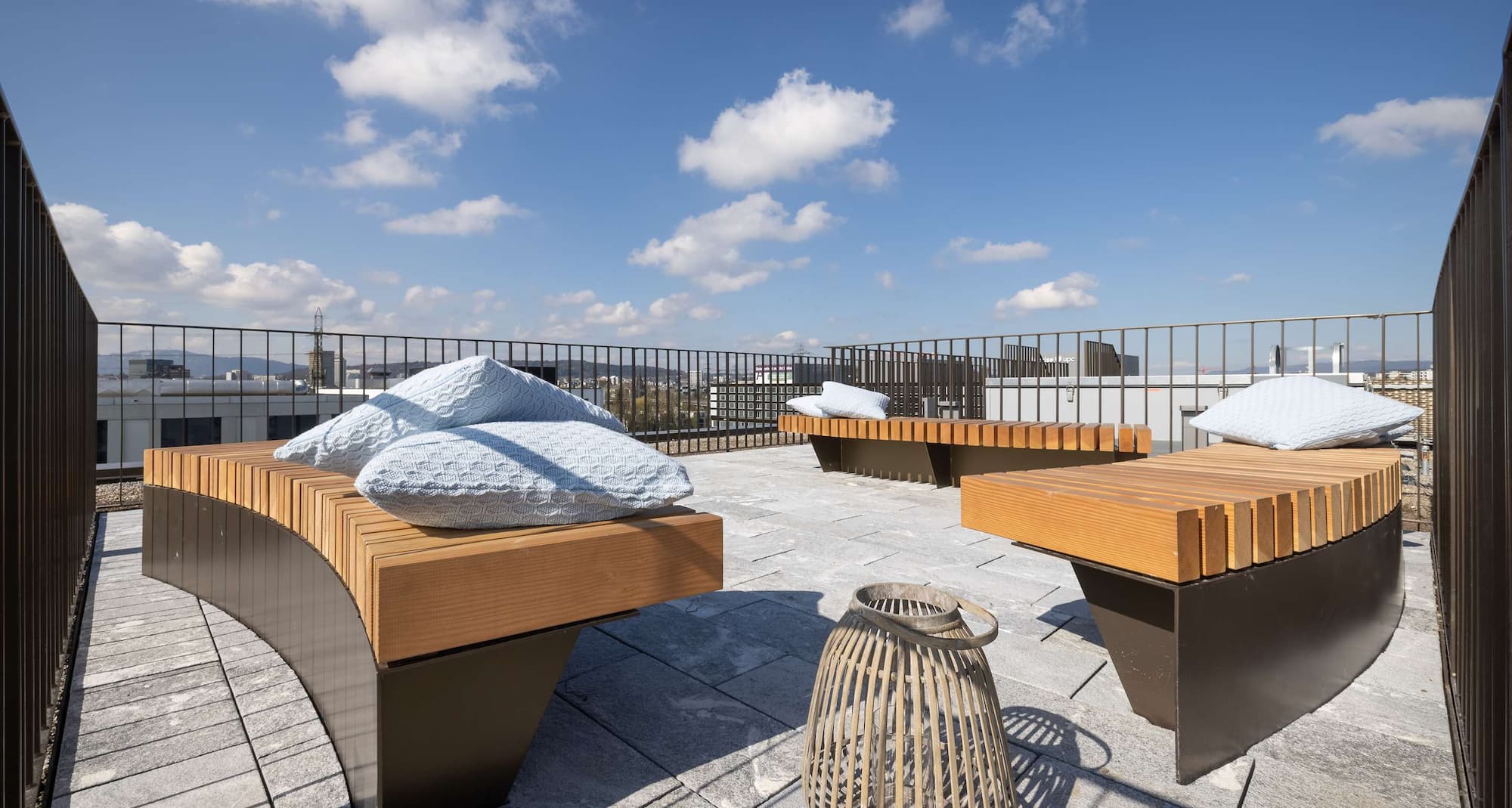Radisson Hotel & Suites Zurich - Rooftop terrace
