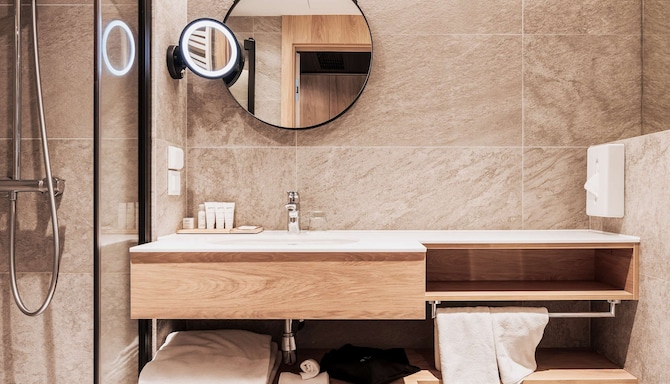 Radisson Hotel Szklarska Poręba - Superior Room with mountain view bathroom