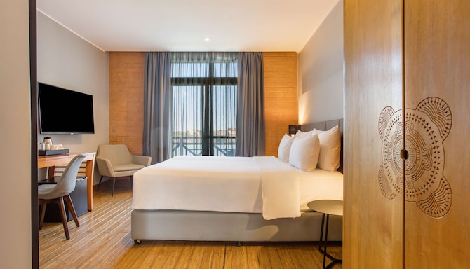 Radisson Hotel Tamboho Waterfront Antananarivo - Superior Room Lake View and Balcony