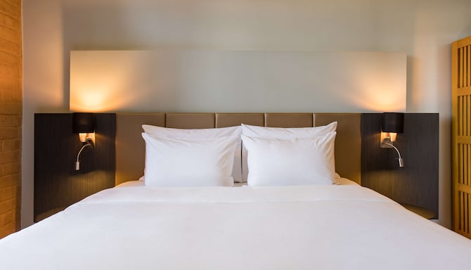 Radisson Hotel Tamboho Waterfront Antananarivo - Superior Room Lake View and Balcony