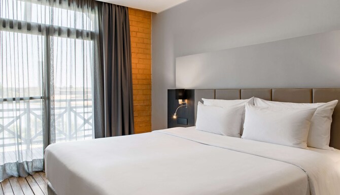 Radisson Hotel Tamboho Waterfront Antananarivo - Premium Room Lake View and Balcony